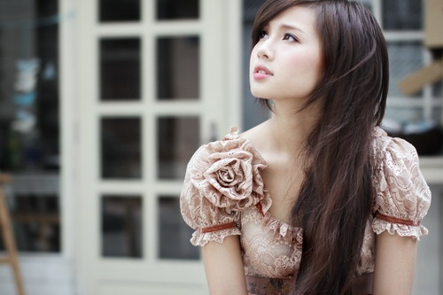 Duong tinh lan dan cua nhung hot girl lan san showbiz hinh anh