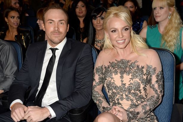 Bạn trai luôn song hành cùng nữ ca sĩ tại các sự kiện và đời thường.