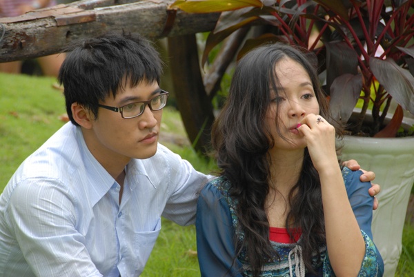 Người chồng Hoàng Sang bạc nhược cũng không thể bảo vệ vợ thoát khỏi sự hành hạ của mẹ chồng. Vì sự độc ác của người mẹ chồng mà 2 gia đình Thúy Hạnh và Hoàng Sang trở thành kẻ thù. 