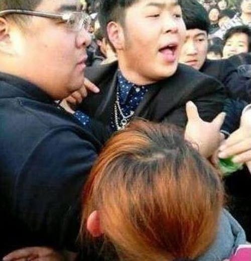 MC Đỗ Hải Đào xung đột với fan hâm mộ.