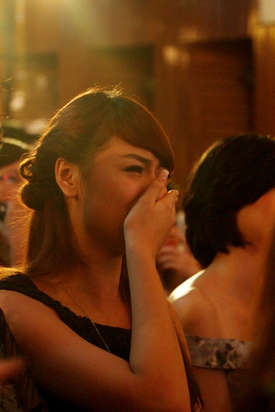 Thùy Dung khóc vì tội nghiệp cho người bạn Vương Thu Phương bị loại bất ngờ trước đêm chung kết Hoa Hậu Việt Nam