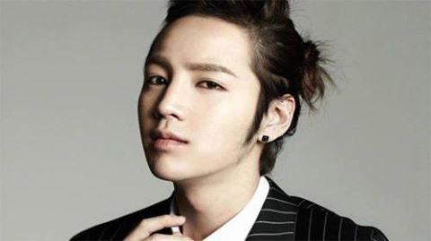 Jang Geun Suk nguyền rủa người hâm mộ.
