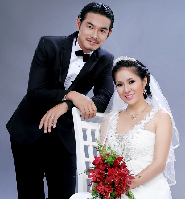 Diễn viên Quách Ngọc Ngoan gây cảm tình với khán giả qua vai diễn chính trong bộ phim Long Thành cầm giả ca với gương mặt điện ảnh lãng tử. Ngọc Ngoan được yêu thích hơn khi tham gia Cặp đôi hoàn hảo vào năm 2012. Sau cuộc thi không lâu, có thông tin Ngọc Ngoan sắp kết hôn với bạn gái là nữ diễn viên Lê Phương cũng như tin đồn cô đang mang thai. Trả lời với báo giới, Ngọc Ngoan bất ngờ phủ nhận đám cưới và cũng từ chối coi Lê Phương là bạn gái. Hành động này của nam diễn viên khiến người hâm mộ bất bình bởi ngay sau đó đám cưới của anh được tổ chức. 