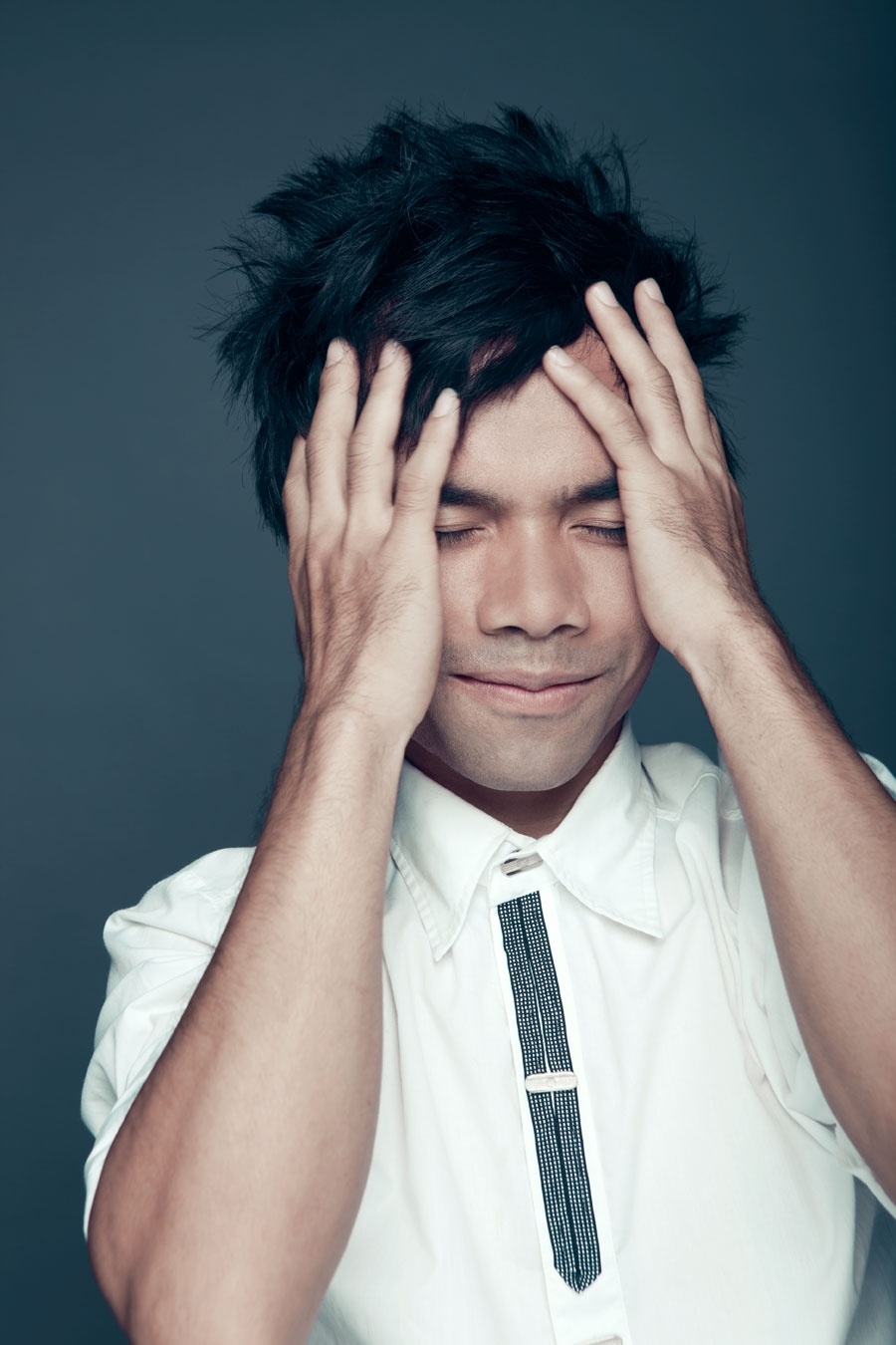 Khi được hỏi về tin đồn này, Ya Suy khẳng định, đây là một câu chuyện vô căn cứ. Tuy vậy, anh cũng cho biết, mình sẽ tạm thời lặng im để “xem mục đích của cô gái đó là gì”.