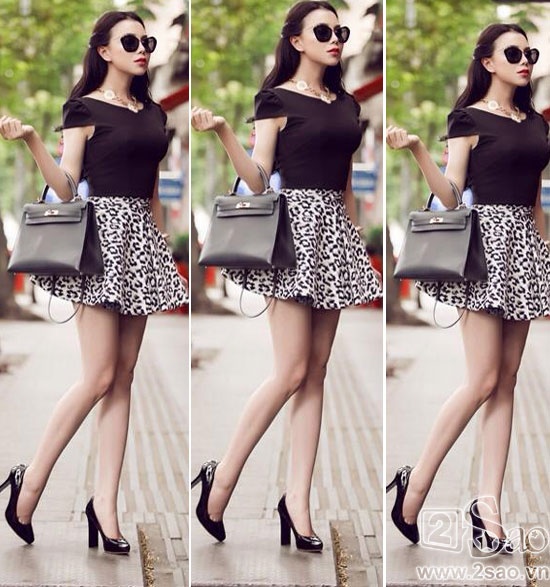 Trà Ngọc Hằng cũng sở hữu đôi chân đẹp và cô biết cách khoe lợi thế của mình với váy ngắn.