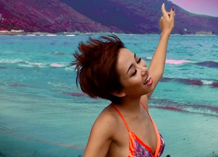 Hinh anh ca tinh cua Thao Trang trong MV She Rocks hinh anh
