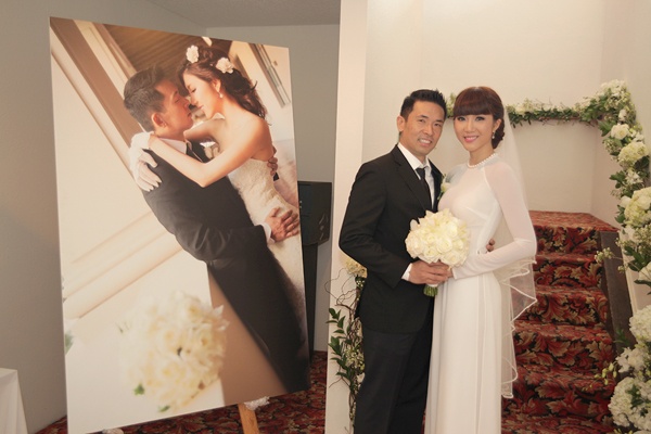 Cuối năm ngoái, người mẫu Ngọc Quyên cho biết cô sẽ tạm dừng hoạt động giải trí để bắt đầu cuộc sống gia đình mới với bác sĩ Việt Kiều Richard ở Mỹ. Từ thời điểm thông báo cho tới hôn lễ, Ngọc Quyên liên tục cập nhật những hình ảnh vợ chồng cô chuẩn bị cho ngày trọng đại. Hôn lễ của chân dài được tổ chức tại nhà hàng Huntington Harbour Bay Club, California. 