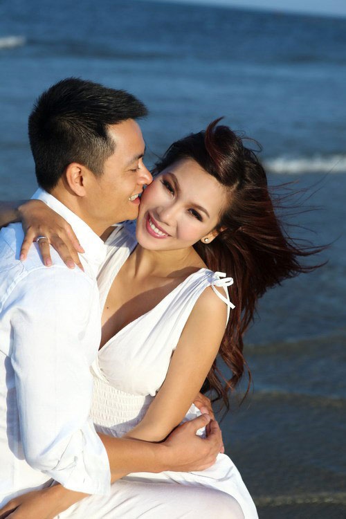 Khánh Ngọc thừa nhận đã ly hôn chồng xạ thủ sau hơn 1 năm làm bà mẹ đơn thân.