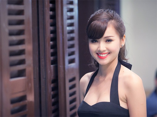 Chuyện yêu của Tâm Tít và anh trai Bảo Thy trở thành đề tài bàn tán của cư dân mạng.