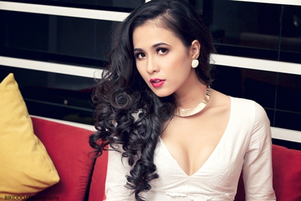 Cô giải thích: “Với em thì không thể nào lột trần mình trước máy quay được. Chỉ có thể hở một bờ vai, tấm lưng thôi. Nếu quay nude mà em ngượng ngùng thì cảnh đó chẳng đẹp chút nào, có lên hình cũng bị đơ. Nên thà đừng cởi thì hơn”. Thùy Trang cho biết cô sẽ chọn những vai diễn cá tính, phản diện để thể hiện sự trưởng thành trong diễn xuất thay vì đóng cảnh nóng.