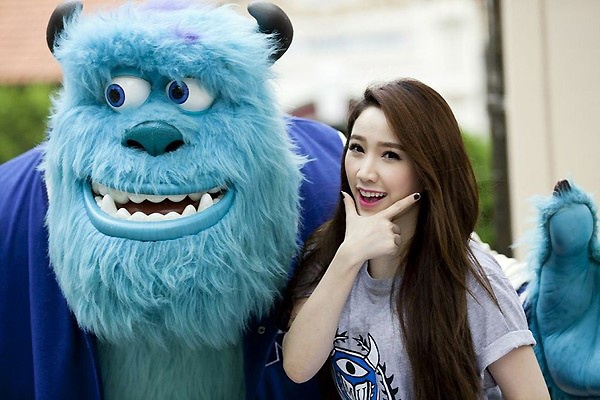 Bảo Thy: “Mẫu đàn ông lý tưởng của tôi là một người chững chạc, điềm đạm, có chút hài hước, ngoại hình không cần đẹp trai nhưng phải dễ thương, phải cao hơn mình để bản thân có thể diện giày cao gót... Quan trọng nhất là người đó phải có công việc ổn định, có sự chung thủy trong tình yêu. Nếu nói đặt điều kiện thì tôi không dám, nhưng đây là người yêu lý tưởng trong suy nghĩ của tôi. Tôi là phái nữ, có quyền được lựa chọn mẫu người đàn ông tốt nhất cho mình”.