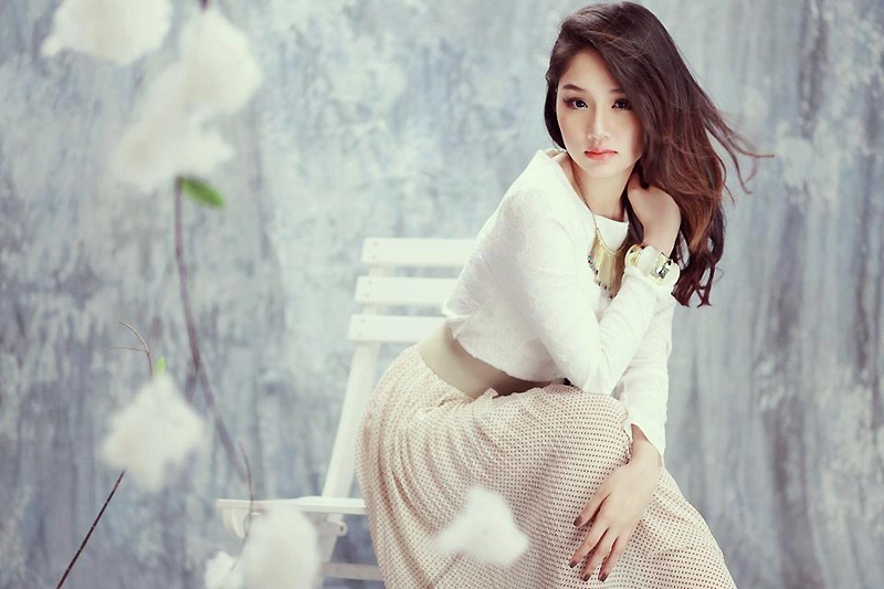 Miu Lê: “Mẫu bạn trai lý tưởng của tôi là phải đúng giờ, phải yêu và cưng chiều tôi. Người ấy không cần quá đẹp trai, chỉ cần nhìn được là tốt rồi. Thậm chí, ngoại hình không cần đẹp nhưng có duyên cũng được luôn”.
