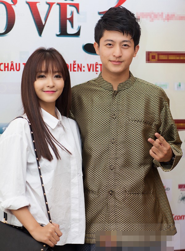 Hành động thiếu chuyên nghiệp của bà xã Tim khiến đoàn phim rơi vào rắc rối nhưng may mắn họ đã tìm được người thay thế là hot girl Khả Ngân. Trong phim, Khả Ngân sẽ đóng cặp với nam diễn viên điển trai Harry Lu. Đây là vai diễn đầu tiên của hot girl xinh đẹp. 