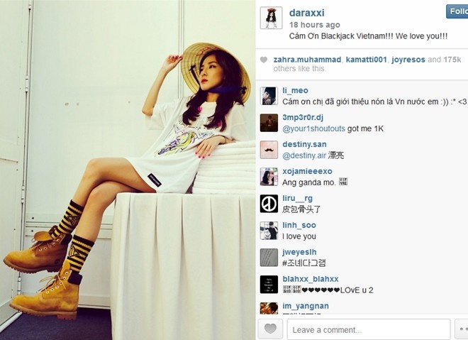 Ngay khi show diễn kết thúc, Dara cũng đã đăng lên blog hình ảnh cô chụp chung với chiếc nón lá cùng lời cảm ơn fan Việt được viết chính xác bằng tiếng Việt. 