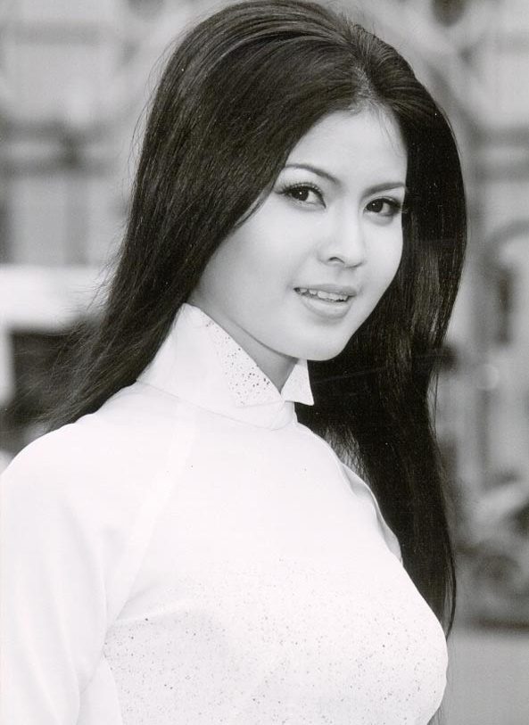 Bộ phim Trung úy của đạo diễn Hà Sơn từng gây xôn xao một thời gian dài bởi những cảnh nóng bỏng của nữ chính Quách An An trong vai một cô gái dân tộc. Nhưng trước đó, Trung úy còn dấy lên nhiều tranh cãi bởi nữ chính ban đầu là nữ diễn viên Yến Vy – người từng vướng vào scandal sex rúng động dư luận. Vì tên tuổi có phần nhạy cảm của Yến Vy không hợp với bối cảnh chiến tranh của phim nên Trung úy buộc phải tạm dừng. 