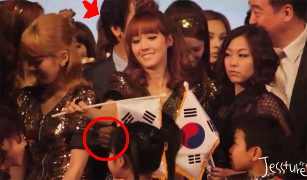 Trong sự kiện Annual Korea-China Song Festival lần thứ 12 tổ chức vào năm 2010, nhóm nhạc quốc dân SNSD đã có màn trình diễn tại đây. Sau buổi diễn, trên mạng internet xuất hiện một video cho thấy cánh tay của một người đàn ông đứng sau thành viên Jessica SNSD đang muốn chạm vào cô. Hành động này diễn ra 2 lần khi Jessica đang phát biểu thay mặt cho cả nhóm. Cộng đồng fan SNSD thời điểm đó khá giận dữ sau khi xem video. Tuy nhiên về phía công ty quản lý SM phủ nhận hành động quấy rối trên và cho biết đây chỉ là tai nạn đụng chạm vô tình. 