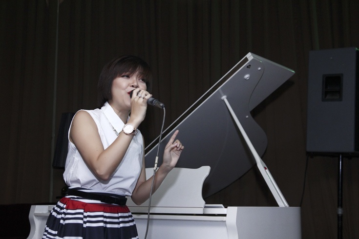 Thanh Ngoc - Le Minh Trung het minh voi dem nhac tu thien hinh anh