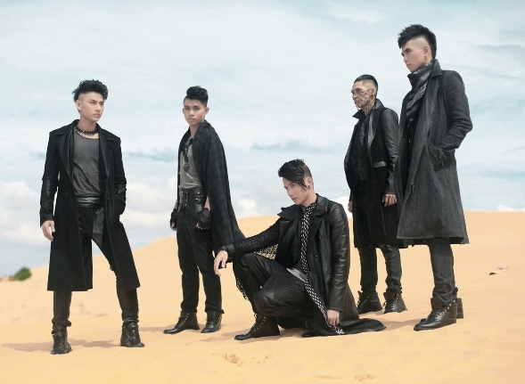 365 ngầu trong MV Get on the floor.