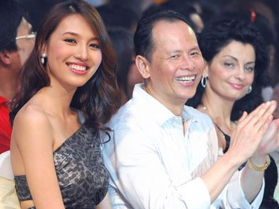 Nhung cap doi lech nhau hon 20 tuoi trong showbiz Viet hinh anh