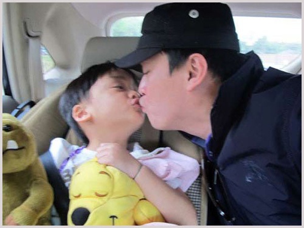 Hiện tại Kiến Văn sống với mẹ ở Mỹ và thường được bố đến thăm. Trong khi đó, Lam Trường sắp kết hôn lần 2 với bạn gái Yến Phương vào cuối năm nay.