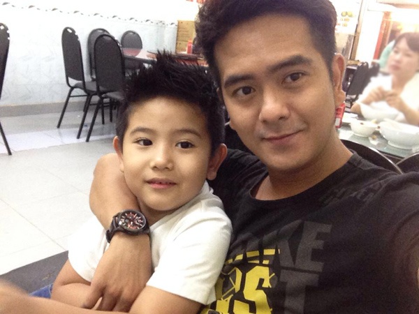 Nhung nhoc ty showbiz Viet giong het bo me thoi nho hinh anh