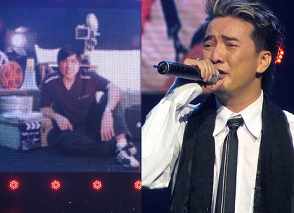 Đàm Vĩnh Hưng là một trong số những sao nam không ít lần rơi nước mắt. Trên sân khấu liveshow Người tình, Đàm Vĩnh Hưng hát dành tặng đạo diễn quá cố Huỳnh Phúc Điền – một trong những người anh yêu quý ca khúc Cho em một ngày. Trong lúc biểu diễn, nam ca sĩ không kìm nén được cảm xúc và rơi nước mắt khiến khán giả cũng đồng cảm theo.