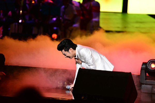 Nhung my nam Vpop roi nuoc mat tren san khau hinh anh