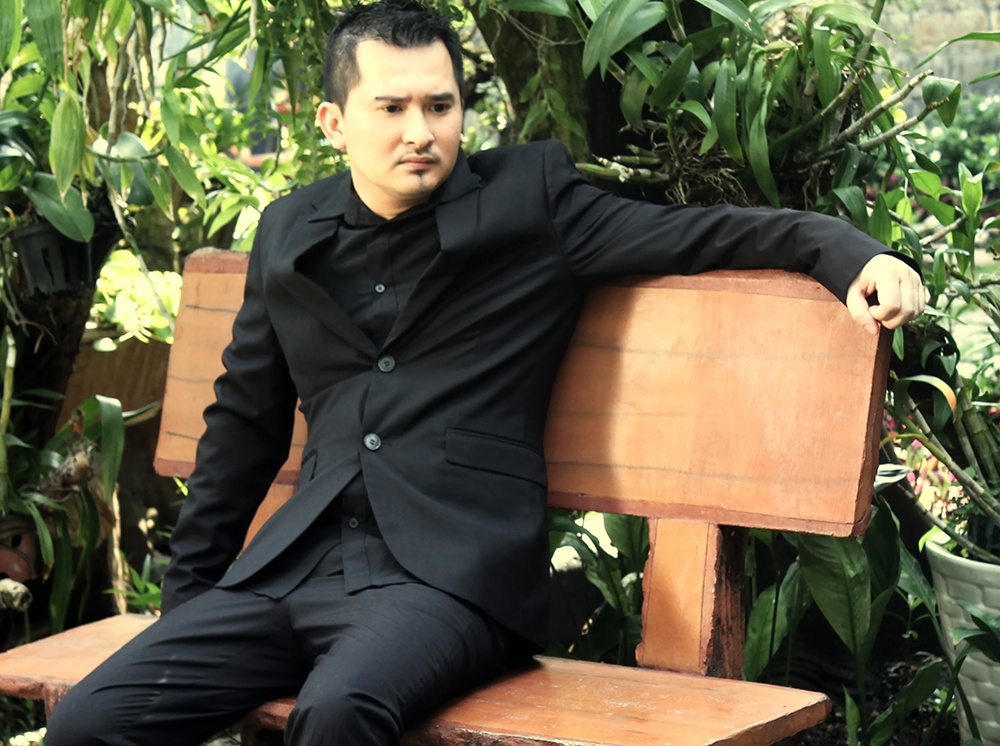 Nam ca sĩ Việt kiều Sky Nguyễn.