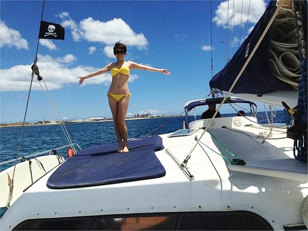 Trong những bức ảnh về cuộc sống ở Mỹ được chia sẻ trên trang cá nhân, nhiều người hâm mộ không khỏi xuýt xoa những chuyến đi nghỉ của Tóc Tiên, trong đó có kỳ nghỉ trên chiếc du thuyền rộng. 