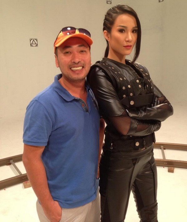 Đạo diễn Quang Dũng đang thực hiện một dự án phim mới với sự tham gia của 2 người đẹp Thanh Hằng, Diệp Lâm Anh cùng các diễn viên quen thuộc Phương Thanh, Ngô Kiến Huy . Nội dung phim được đồn đại sẽ kể về siêu nhân – đề tài chưa từng có của màn ảnh Việt. Trên trang cá nhân cách đây không lâu, Quang Dũng chia sẻ những bức ảnh hậu trường trong đó có tạo hình của nhân vật do Diệp Lâm Anh thể hiện. Người đẹp diện bộ đồ da, đứng tạo dáng lạnh lùng bên Quang Dũng, kiểu tóc của cô cũng khá cá tính.