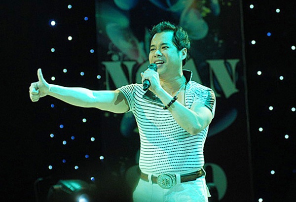 Tháng 4 đầu năm nay, giọng ca quái tính cũng khẳng định anh vẫn còn “zin”. Bên cạnh chuyện trinh tiết, nam ca sĩ còn khá tự tin chấm điểm tối đa cho bản thân như: giọng ca khỏe nhất thế giới, điểm 10 cho ngoại hình,… 