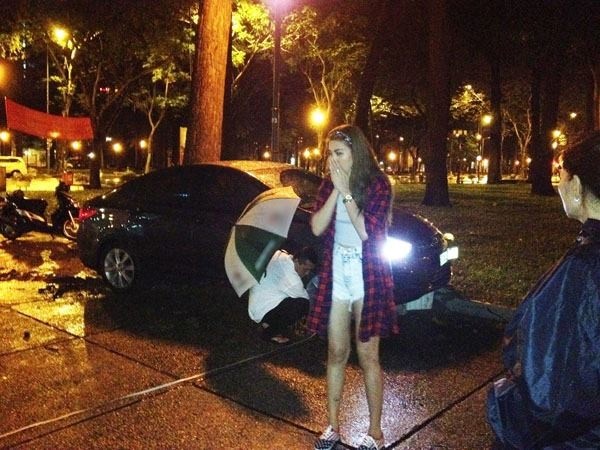 Sự việc xảy ra khi Kim Dung chạy xe về nhà sau một ngày làm việc, khi đang di chuyển đến ngã ba Nam Kỳ Khởi Nghĩa – Lê Duẩn chiếc xe của cô bất ngờ bị một chiếc taxi đâm phía sau, cú đâm mạnh khiến người mẫu không làm chủ được tay lái và lao lên vỉa hè, đâm vào hàng chậu cảnh ở lề đường. 