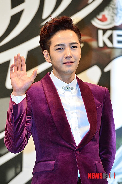 Nam ca sĩ, diễn viên Jang Geun Suk.
