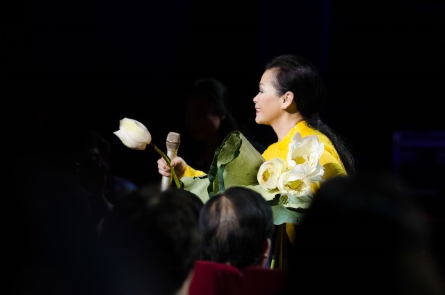 Bên cạnh đó, giá vé cũng khá cao với mức thu nhập của khán giả cũng như mặt bằng các show ca nhạc chung. Về phía Ban tổ chức thừa nhận việc quảng bá chưa được làm tốt như đêm nhạc đầu tiên. 