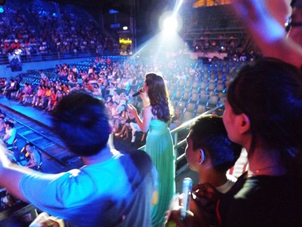 Chương trình tổ chức tại sân khấu Trung tâm ca nhạc Lan Anh (TP. HCM) có sức chứa 3000 chỗ ngồi và được quảng bá khá rầm rộ. 