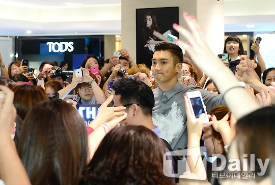 Siwon gay chu y tai su kien sau khi Super Junior tung MV moi hinh anh