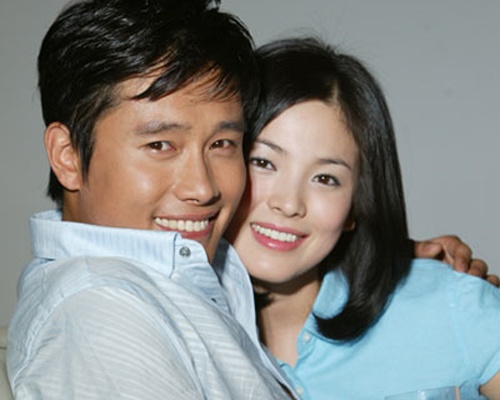Song Hye Kyo bi nghi bo Lee Byung Hun vi chuyen tinh duc hinh anh