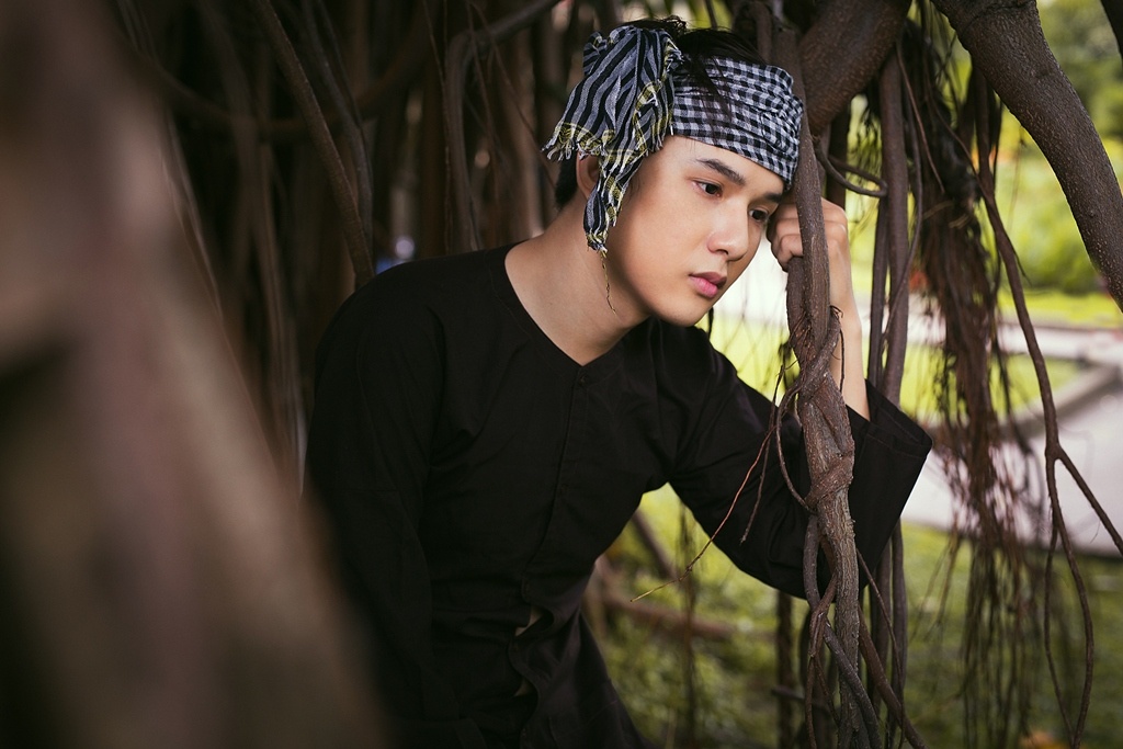 Quyết tâm rẽ hướng sang con đường ca hát chuyên nghiệp theo ước mơ ấp ủ từ thuở bé, Khắc Minh đang dần tạo được một số thành công bước đầu sau mấy năm miệt mài nỗ lực, phấn đấu. Sự yêu mến mà người nghe dành cho một số sản phẩm âm nhạc (Ký ức ngày đông, Forever with you, Xin lỗi anh không thể, Tôi muốn được hẹn hò...) của anh trong thời gian qua là minh chứng rõ nét thể hiện điều đó.