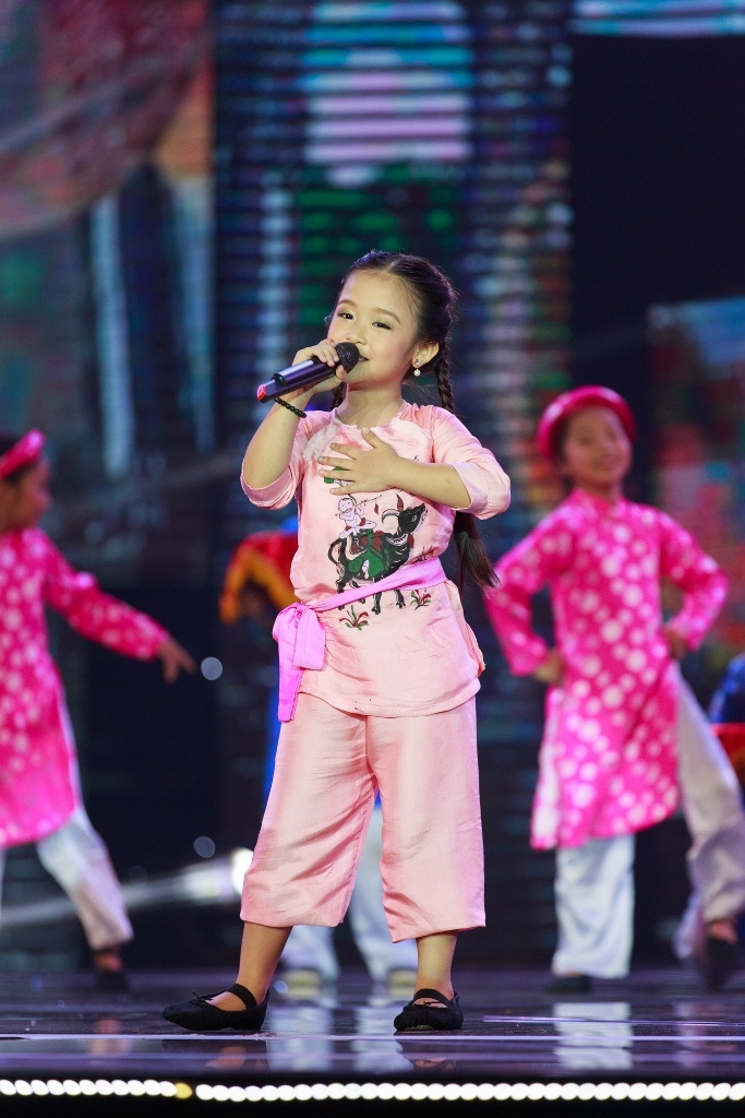 Nối tiếp đêm thi, Lê Huỳnh Bảo Ngọc hát Lý ngựa ô, một ca khúc dân ca Huế. Điểm nhấn thú vị trong tiết mục của thí sinh đến từ Cần Thơ là điệu nhảy lý ngựa ô truyền thống. Tuy phải vừa hát vừa nhảy, nhưng cô bé luôn giữ vững cột hơi cho đến nốt cuối cùng. Bật mí sau phần thi, Bảo Ngọc cho hay bản thân mất 3 ngày tập hát và 2 ngày tập vũ đạo.