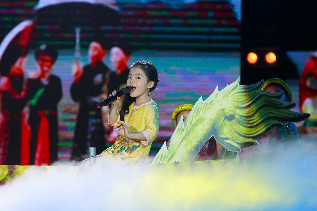 Tuần này, thí sinh Vũ Thu An lựa chọn ca khúc thuộc thể thoại dân ca quan họ Bắc Ninh Lý con sáo để dự thi. Em thuyết phục hầu hết người nghe khi xử lý nhuần nhuyễn 4 kỹ thuật hát quan họ - nền, rền, vang và nảy. 