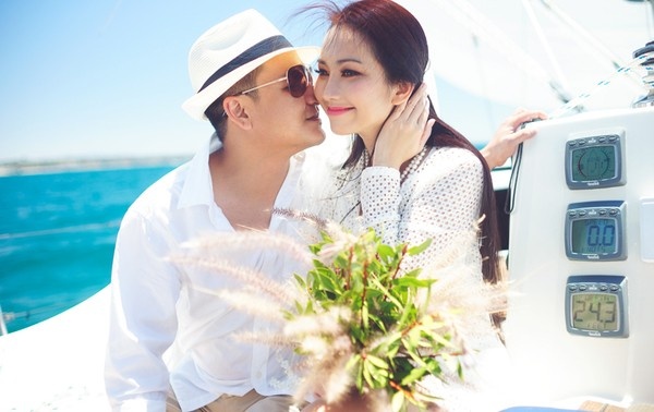 Qua 2 năm hẹn hò, tháng 7/2014, nữ diễn viên lên xe hoa lần thứ 2 bằng một đám cưới khá hoành tráng, tổ chức tại một khách sạn sang trọng ở Mỹ. Kể từ khi gặp được tình yêu mới, cuộc sống của Kim Hiền cũng sung túc và hạnh phúc hơn. 