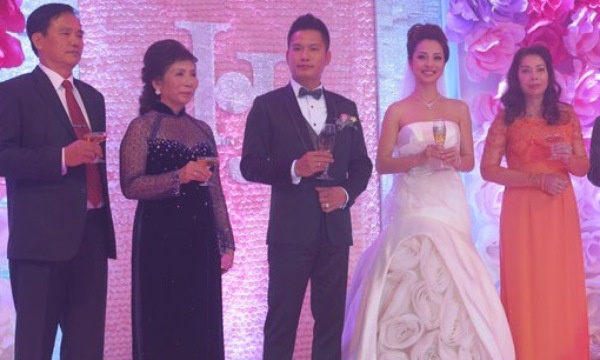 Thế nhưng so với gia tài của “người đến sau” Đức Hải, Quang Dũng có phần lép vế. Chồng mới của Jennifer Phạm là con trai của bà Trương Thị Thanh Thanh – chị gái của ông Trương Gia Bình, thành viên sáng lập và là Chủ tịch FPT. 