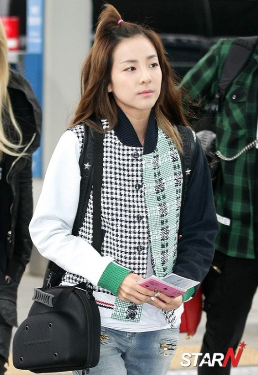 Thành viên của 2NE1 trẻ trung như thiếu nữ đôi mươi dù sắp bước sang tuổi 30.