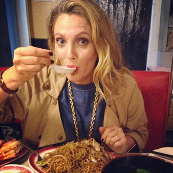 Cô kể lại trong cuộc phỏng vấn với tạp chí Latina: “Drew Barrymore là người tip rất hào phóng. Cả 2 lần phục vụ, tôi đều được chị ấy boa trị giá 100% hóa đơn”.