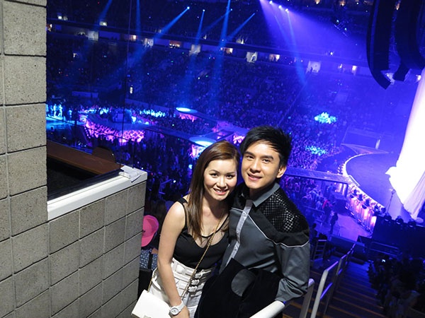 Trong dịp mùa hè vừa rồi, Đan Trường có tới 3 tháng lưu diễn ở Bắc Mỹ. Hôm 3/6, Đan Trường và bà xã Thủy Tiên tranh thủ tới làm khán giả trong concert của Lady Gaga tại SAP center ở San Jose. 