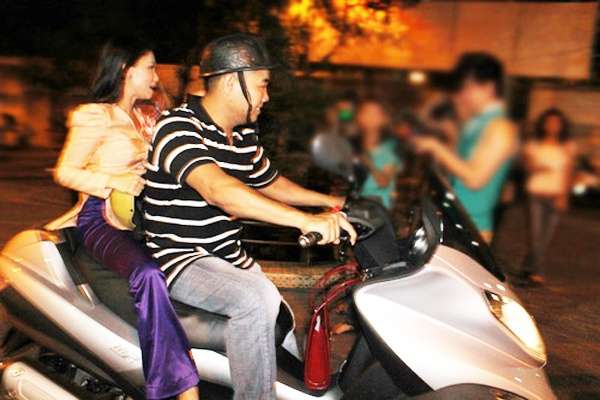 Nhung sao Viet chay show bang xe may hinh anh