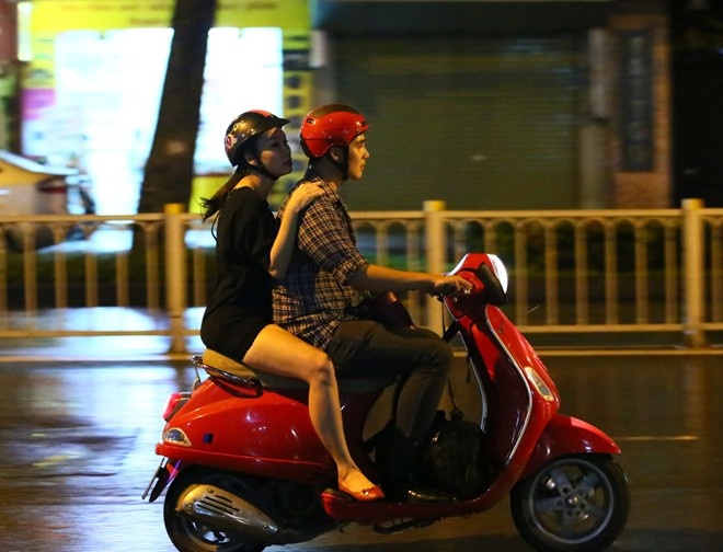 Cựu hot boy kiêm diễn viên Baggio khá trung thành với xe máy mỗi khi anh có dịp ra phố hoặc đi diễn kịch. 