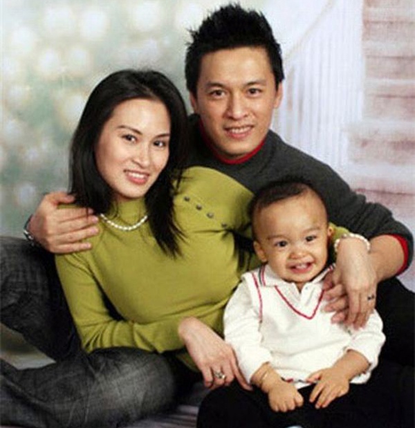 Tuy nhiên cuộc hôn nhân không kéo dài được lâu, Lam Trường chia sẻ vợ chồng anh ly hôn vào tháng 10/2010, chấm dứt cuộc tình gần 10 năm. Hiện cả hai đã tìm được hạnh phúc mới, Lam Trường đang rục rịch làm đám cưới lần 2 với bạn gái mới Yến Phương. Đặc biệt, Yến Phương cũng là người hâm mộ giọng ca Tình thôi xót xa.