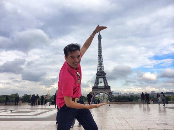 Sao Viet chup anh kieu cach khi du lich Paris hinh anh