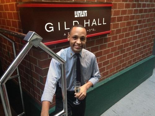 Max Styles có vẻ ngoài dễ gần.